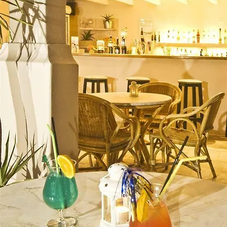 Strogili - Adults Only Καμάρι